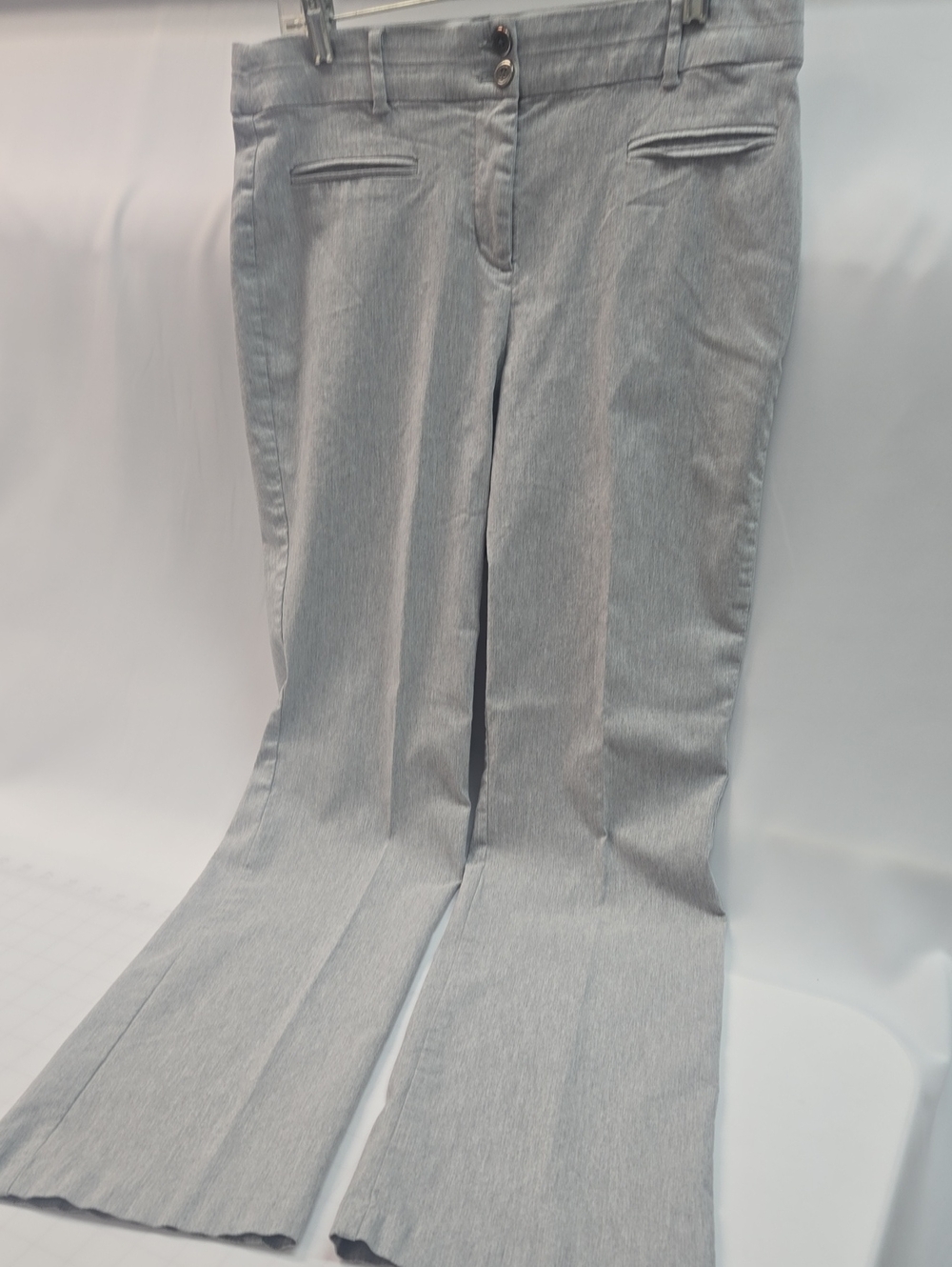 Maurices Women’s Light Gray Flared Dress Pants..stretchy..excellent Condition